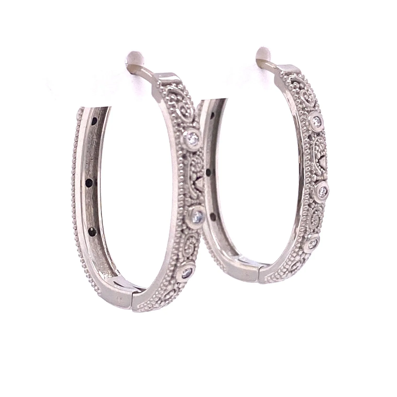 18k White Gold llyn Hoops